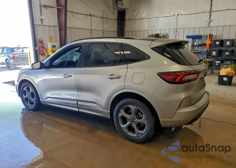 2023 Ford Escape St Line z USA, uszkodzony, nr VIN 1FMCU0MN2PUA42112